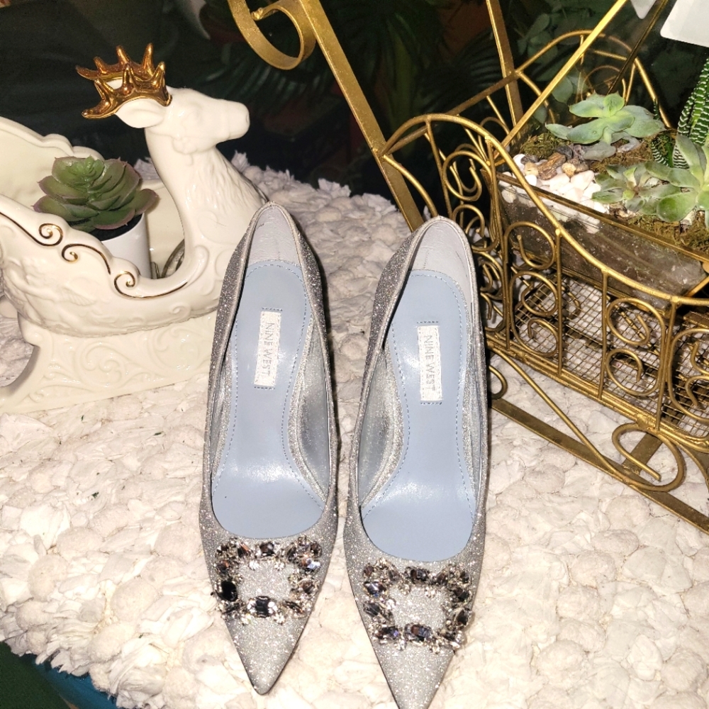 Is your name Cinderella? Brand New Nine West glitter heels.Size 5.5